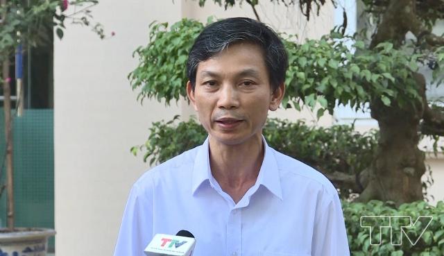 Tiến sỹ Hoàng Văn Thi - Phó Giám đốc Sở Giáo dục và Đào tạo tỉnh Thanh Hóa: Để học tập đạt kết quả tốt, học sinh cần dành thời gian theo dõi trên truyền hình, cố gắng ghi những ý chính nội dung ôn tập, kết hợp tài liệu đã có, thực hành bài tập tương tự để khắc sâu kiến thức. Ngoài phát sóng trên kênh TTV, Đài Phát thanh và Truyền hình Thanh Hóa, các bài dạy ôn tập cũng được chuyển lên Fanpage  Đài Phát thanh và Truyền hình Thanh Hóa; trên Cổng thông tin điện tử của Sở Giáo dục và Đào tạo Thanh Hóa để giáo viên, học sinh khai thác, tham khảo.