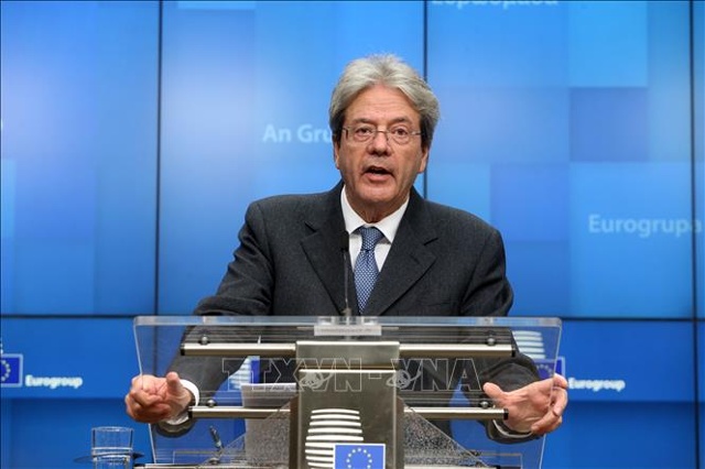 Ủy viên phụ trách kinh tế của EU Paolo Gentiloni phát biểu trong cuộc họp báo tại Brussels, Bỉ ngày 17/2/2020. Ảnh: AFP/TTXVN