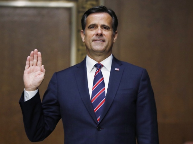 &Ocirc;ng John Ratcliffe trong phi&ecirc;n điều trần tại Ủy ban t&igrave;nh b&aacute;o Hạ viện Mỹ ở Washington, DC, ng&agrave;y 5/5/2020. Ảnh: AFP/TTXVN