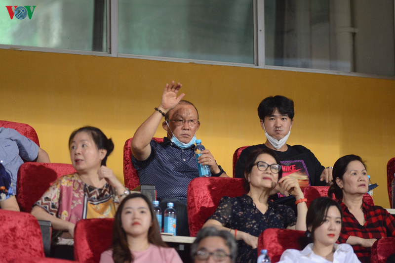 HLV Park Hang Seo có lý do để  &quot;nhíu mày &quot; sau khi vi hành ở Hàng Đẫy. (Ảnh: Dương Thuật).