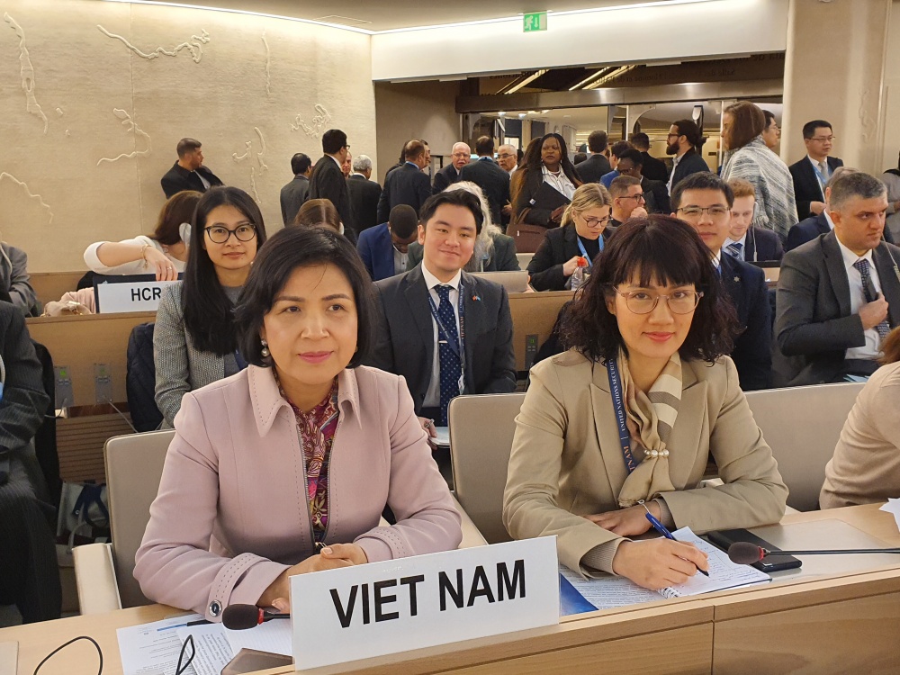 Đại sứ Lê Thị Tuyết Mai, Trưởng Phái đoàn đại diện thường trực Việt Nam tại Geneva tham gia thảo luận tại Khóa họp - Nguồn: Phái đoàn