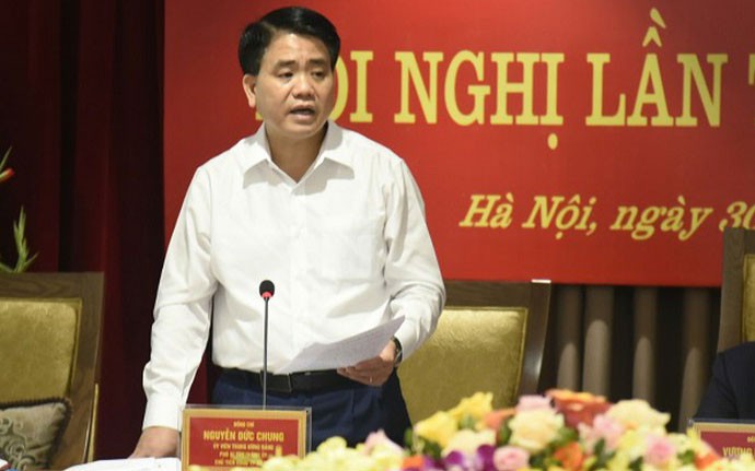 Chủ tịch TP Nguyễn Đức Chung điều hành phiên thảo luận.