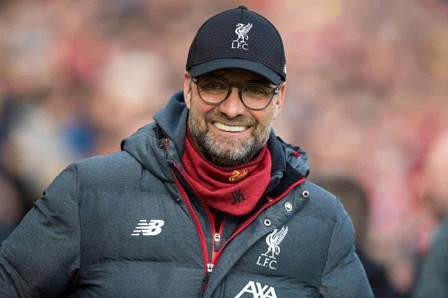 HLV Jurgen Klopp yêu cầu các cầu thủ Liverpool thực hiện nghiêm việc đeo khẩu trang và găng tay khi đi đến nơi công cộng. (Ảnh: Getty). 