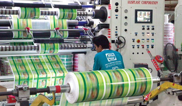 Bộ Công Thương đã ban hành Quyết định áp dụng thuế CBPG chính thức đối với sản phẩm màng BOPP nhập khẩu từ Trung Quốc, Thái Lan và Malaysia để giảm thiểu thiệt hại cho ngành sản xuất trong nước. Ảnh minh hoạ.