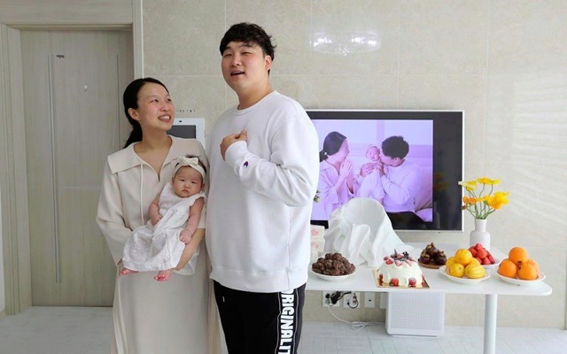 Gia đình trẻ ở Hàn Quốc. Ảnh: News1130.