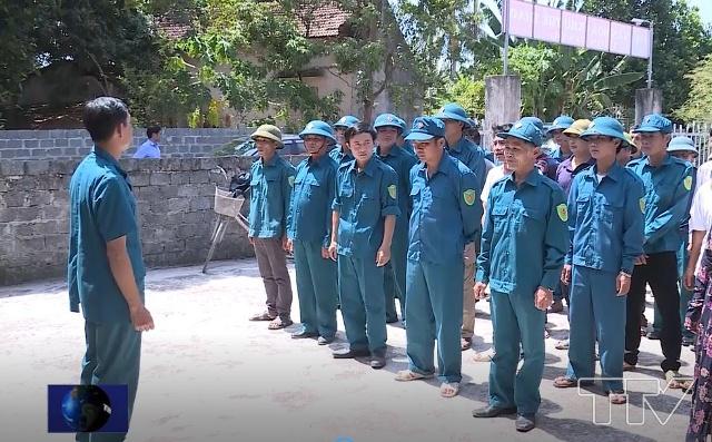 Buổi diễn tập của đội xung kích phòng chống thiên tai xã Cẩm Thành, huyện Cẩm Thủy. Theo phương án diễn tập, hồ Pen Chim có nguy cơ xảy ra sự cố. Sau khi nhận được hiệu lệnh khoảng 30 phút, các thành viên của đội xung kích phòng chống thiên tai đã có mặt và triển khai các nhiệm vụ đảm bảo an toàn cho công trình.