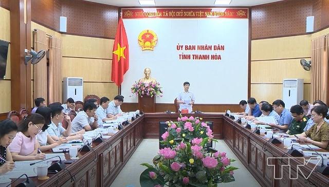 Đồng chí Nguyễn Đình Xứng, Phó Bí thư Tỉnh ủy, Chủ tịch UBND tỉnh phát biểu tại hội nghị