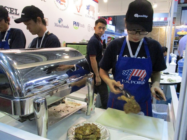 Thịt heo Mỹ được chế biến giới thiệu đến người ti&ecirc;u d&ugrave;ng TP HCM