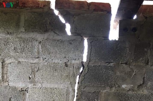 Trận động đất ở Mường T&egrave;, Lai Ch&acirc;u g&acirc;y thiệt hại nh&agrave; c&ocirc;ng sở cũ v&agrave; một số nh&agrave; d&acirc;n v&agrave;o ng&agrave;y 16/6/2020.