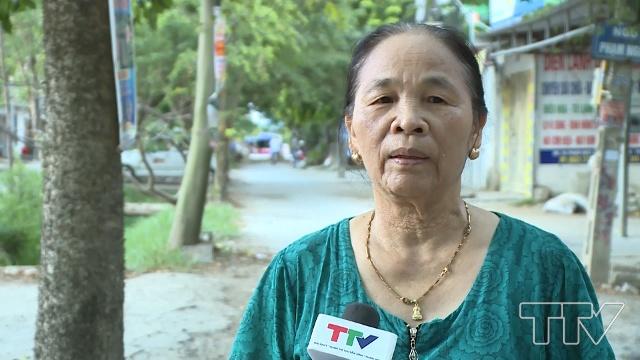 Bà Trần Thị Hải, Số nhà 30, đường Phạm Ngũ Lão, phường Đông Sơn, thành phố Thanh Hóa, tỉnh Thanh Hóa cho biết: Chúng tôi ở ngay mặt đường, trời nắng thì đường rất bụi bặm, không lúc nào được mở cửa cho thoáng. Trời mưa thì ngập. Đường xuống cấp nghiêm trọng. Chúng tôi kiến nghị chính quyền làm đường cho người dân thuận tiện đi lại.