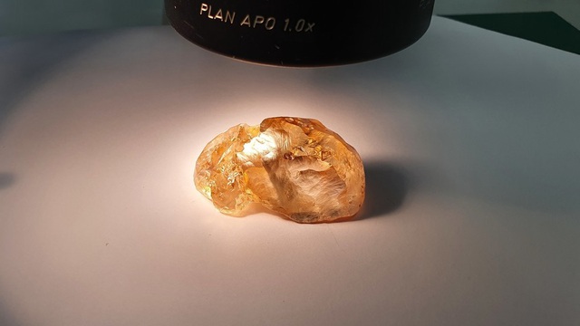 Viên kim cương thô mới được phát hiện tại Nga. Ảnh: RT