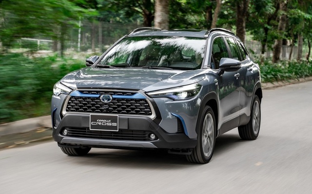 Toyota Corolla Cross có 7 tuỳ chọn màu sơn gồm xanh nước biển, xanh xám, đỏ, nâu, đen, bạc và trắng.
