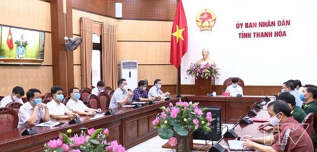  Đồng chí Nguyễn Đình Xứng, Chủ tịch UBND tỉnh, Trưởng Ban chỉ đạo phòng chống dịch COVID-19 tỉnh dự tại điểm cầu Thanh Hóa.