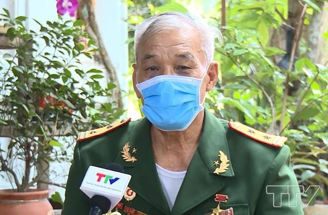 Anh hùng Lực lượng Vũ trang Phạm Văn Thọ, xã Định Hải, thị xã Nghi Sơn, tỉnh Thanh Hóa: Trong những năm được tham gia chiến đấu cùng đồng chí Lê Khả Phiêu, tôi luôn cảm nhận được tình cảm của đồng chí rất gần dân, thương dân, thương đồng đội. Hôm nay đồng chí đã về cõi vĩnh hằng, tỏ lòng rất thương tiếc đồng chí là một người cán bộ lãnh đạo rất xuất sắc của Đảng, của nhân dân ta, do dân vì dân.