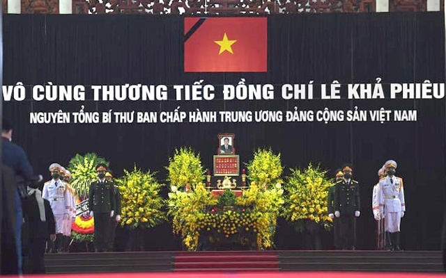 Linh cữu nguyên Tổng Bí thư Lê Khả Phiêu được quàn tại Nhà tang lễ quốc gia, số 5 Trần Thánh Tông, Hà Nội. (Ảnh: Vũ Toàn)