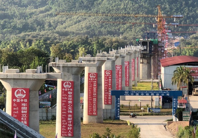 Công trường thi công tuyến đường sắt kết nối Trung Quốc với Lào