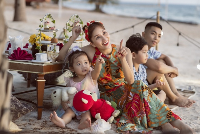 Gia đình Khánh Thi - Phan Hiển nghỉ dưỡng ở Phú Quốc.
