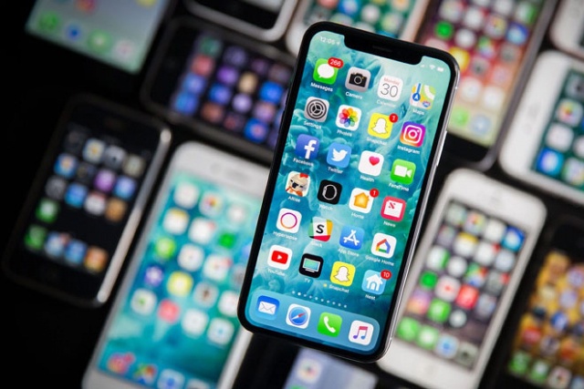 Giá bán smartphone càng ngày càng đắt? (Ảnh minh họa: KT)