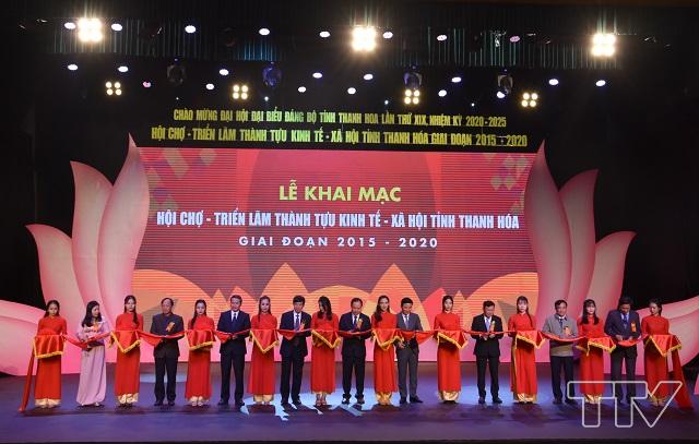 ​Nghi lễ cắt băng khai mạc Hội chợ - Triển lãm thành tựu kinh tế - xã hội tỉnh Thanh Hóa giai đoạn 2015-2020.
