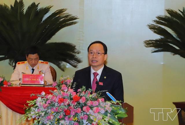 Đồng chí Trịnh Văn Chiến, Ủy viên Trung ương Đảng, Bí thư Tỉnh ủy, Chủ tịch HĐND tỉnh trình bày diễn văn khai mạc Đại hội.