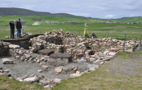 Phần c&ograve;n lại của một trong những ng&ocirc;i nh&agrave; được khai quật ở ng&ocirc;i l&agrave;ng ma Broo của Scotland.