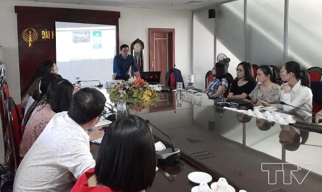 nhà báo Bảo An đến từ Đài Truyền hình Việt Nam giới thiệu một số kỹ năng làm báo trên điện thoại di động