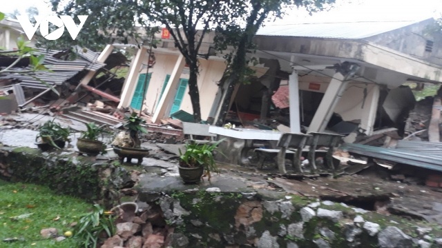 Khu nhà Chỉ huy, Hội trường Đồn Biên phòng Cửa khẩu Quốc tế Cha Lo, tỉnh Quảng Bình bị sập do sạt lở núi