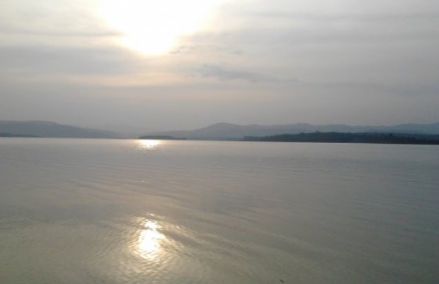 Hồ Yên Mỹ.