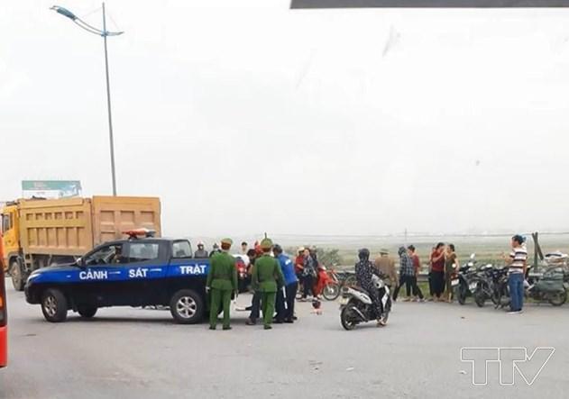 tại nút giao giữa Quốc lộ 1 với Quốc lộ 10, đoạn qua xã Hoằng Minh, huyện Hoằng Hóa xảy ra vụ tai nạn giao thông nghiêm trọng  giữa 1 xe máy và xe ô tô tải, khiến 1 người đi xe máy chết ngay tại chỗ, còn 1 người khác bị thương nặng