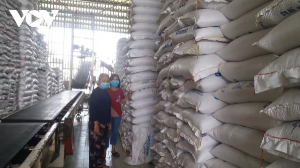 Nhiều kho chứa đầy gạo để phục vụ thị trường xuất khẩu. (Ảnh: Nhật Trường).