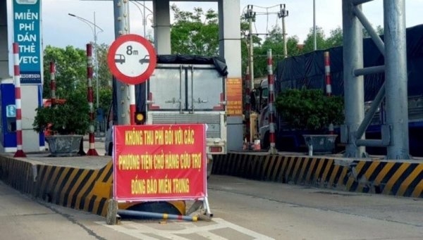Từ 1-12, dừng miễn phí đường bộ cho phương tiện cứu trợ bão lũ. Ảnh: Báo Nhân dân
