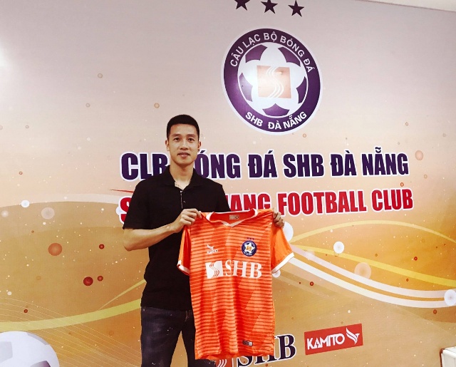 Huy Hùng ra mắt CLB Đà Nẵng. (Ảnh: ĐNFC).