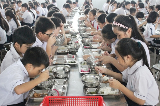 Bữa ăn học đường cân bằng dinh dưỡng đóng vai trò quan trọng đối với sự phát triển của trẻ.