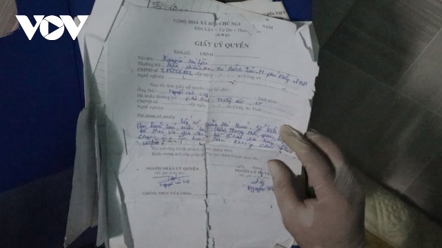 Công an tìm thấy nhiều giấy tờ liên quan cho vay nặng lãi