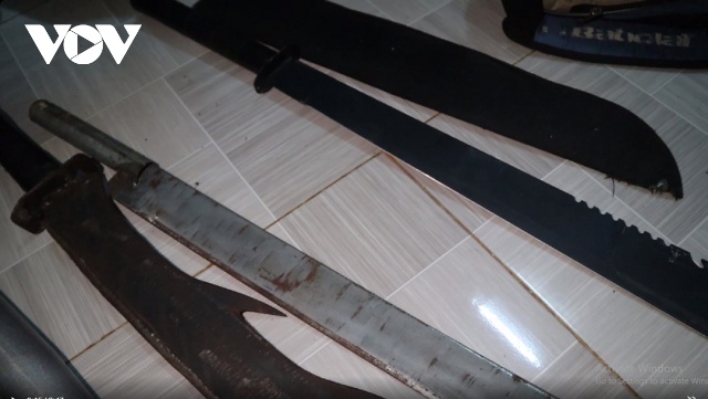 Chỗ ở hai vợ chồng Vinh-Nguyệt còn có nhiều hung khí nguy hiểm