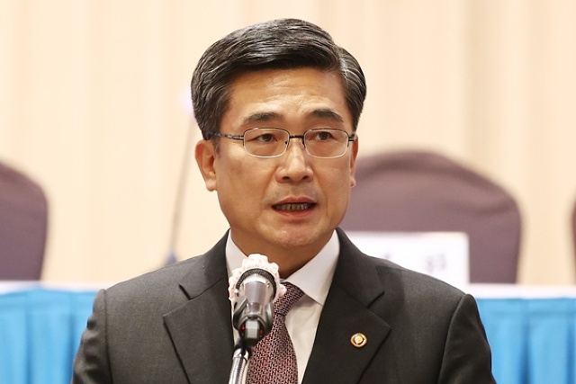 Bộ trưởng Quốc phòng Hàn Quốc Suh Wook. Ảnh: Yonhap.
