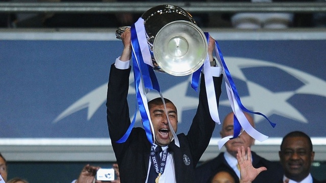 Mang về danh hiệu Champions League 2012 cho Chelsea nhưng HLV Di Matteo vẫn bị sa thải không lâu sau đó. (Ảnh: Getty).