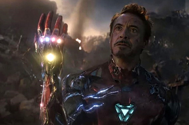 Hãy chiêm ngưỡng Iron Man - một trong những siêu anh hùng được yêu thích nhất của vũ trụ điện ảnh Marvel. Với trang phục đặc biệt và khả năng phi thường, Iron Man lái chiếc giáp thép của mình để bảo vệ thế giới khỏi sự tấn công của các kẻ xấu.