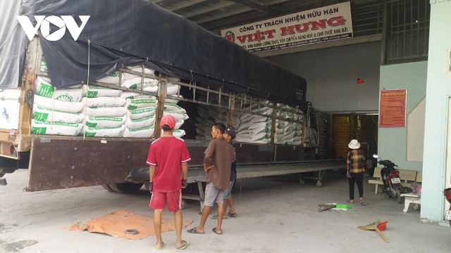 Hoạt động thu mua gạo xuất khẩu tại tỉnh Tiền Giang đang khởi sắc do giá tăng cao.