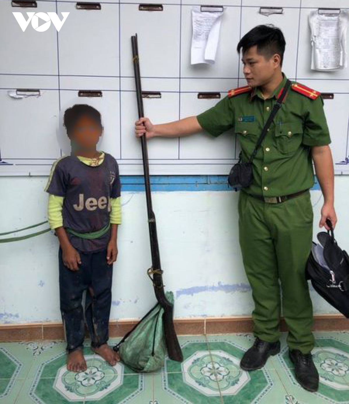 Thuêm bị lực lượng Công an và người dân bắt giữ.