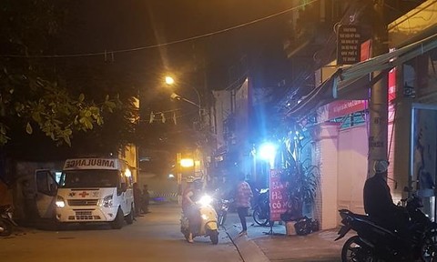 Công an khám nghiệm hiện trường vụ án