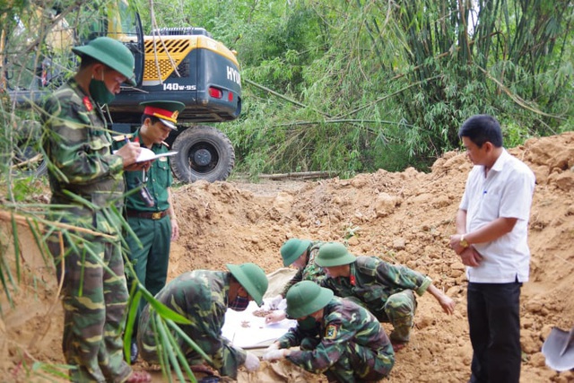 Đội quy tập 584 (Phòng Chính trị, Bộ Chỉ huy Quân sự tỉnh Quảng Trị) tìm kiếm hài cốt liệt sĩ tại địa bàn huyện Triệu Phong.
