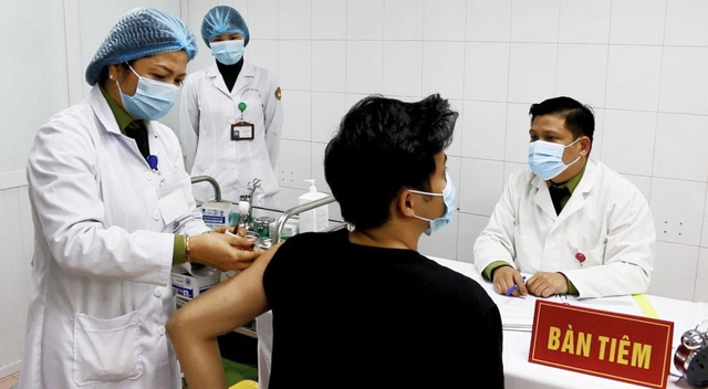 1 trong 3 tình nguyện viên được tiêm thử mũi 2 liều 25μg vắc xin Nanocovax