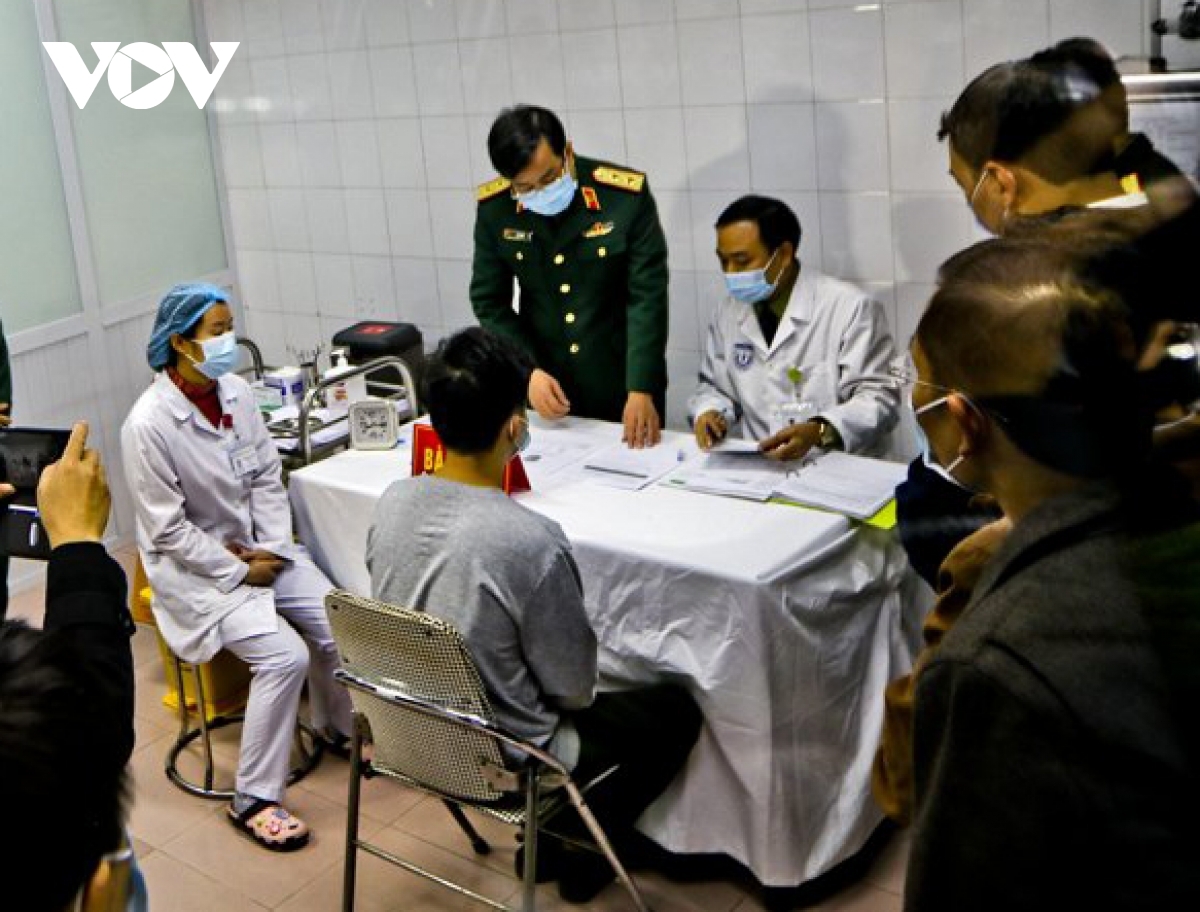 Tình nguyện viên tiêm thử vaccine COVID-19 tại Việt Nam.