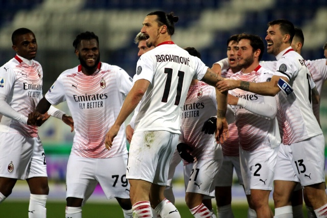 Ibrahimovic tiếp tục là đầu tàu giúp AC Milan tiếp tục giữ vững ngôi đầu Serie A. (Ảnh: Getty).