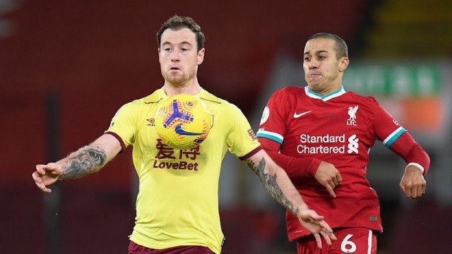 Liverpool gặp nhiều khó khăn trước Burnley (Ảnh: Reuters).