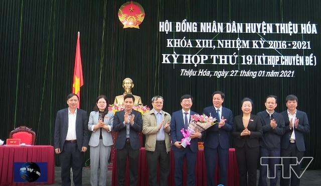 Đồng chí Nguyễn Thế Anh được bầu giữ chức vụ Chủ tịch UBND huyện Thiệu Hoá