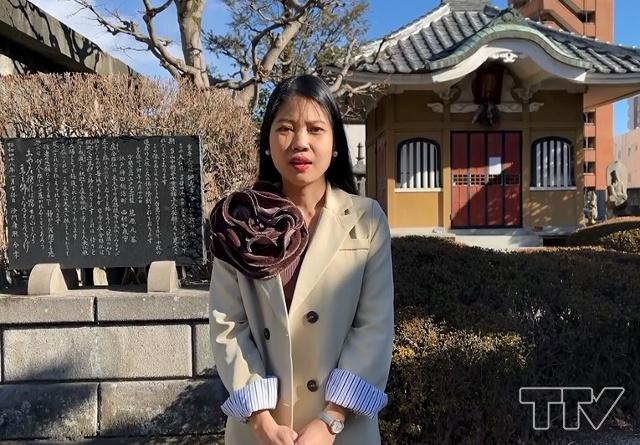 Chị Phạm Thị Thơm, sinh sống và làm việc tại Nhật Bản: Tôi vốn là du học sinh tại Nhật, đã tốt nghiệp và lẽ ra giờ này tôi đang ở Việt Nam, đang ở Thanh Hóa thân yêu để đón Tết cùng gia đình. Nhưng do ảnh hưởng cùa đại dịch COVID-19 tôi đã không thể về được. Ở bên này đón Tết, tâm trạng của tôi cũng như những người con xa quê thực sự rất buồn. Chỉ mong ước rằng đại dịch sẽ sớm được đẩy lùi để những người như mình sớm được trở về quê hương. Nhân dịp đầu xuân năm mới, tôi xin gửi lời chúc đến tất cả mọi người lời chúc sức khỏe bình an, chúc cho Việt Nam một lần nữa chiến thắng đại dịch.