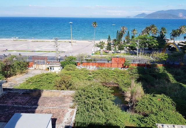Khu  &quot;đất vàng &quot; hơn 3.600 m2 tại 48-48A Trần Phú (TP Nha Trang, Khánh Hòa) bị bỏ hoang