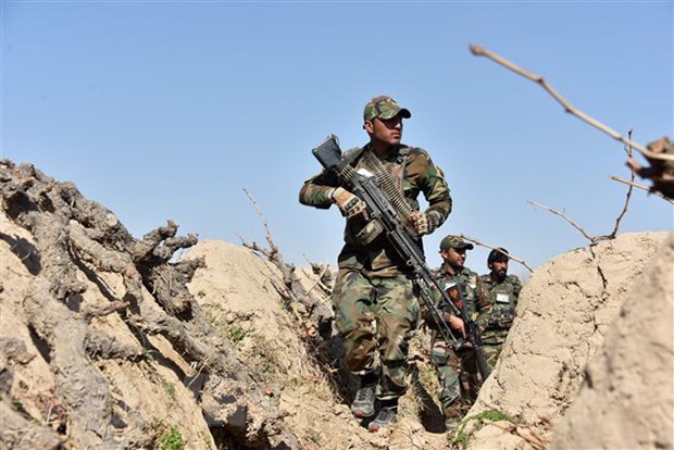 Lực lượng an ninh Afghanistan tham gia chiến dịch chống phiến quân Taliban tại huyện Zhari, tỉnh Kandahar. (Ảnh: THX/TTXVN)